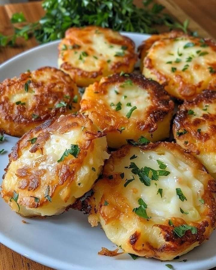 Involtini di patate al forno con formaggio 458215573_506015872176838_8319057769782911721_n