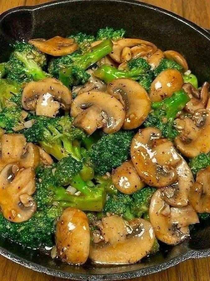 CHAMPIÑONES AL AJILLO Y BRÓCOLI i6xj5Xk