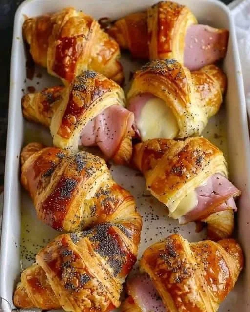 Croissants de Jamón y Queso al Horno: ¡Un Bocado Salado Perfecto! 8HK9VDZ