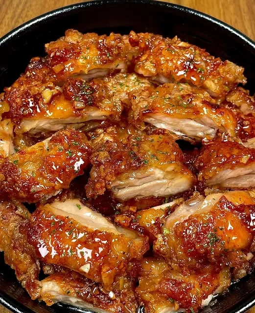 Morceaux de Poulet Croustillants au Miel et à l’Ail.